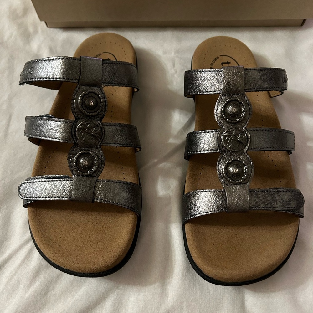 Women's TAOS ‘Prize 4’ Pewter Sandals women’s size 8